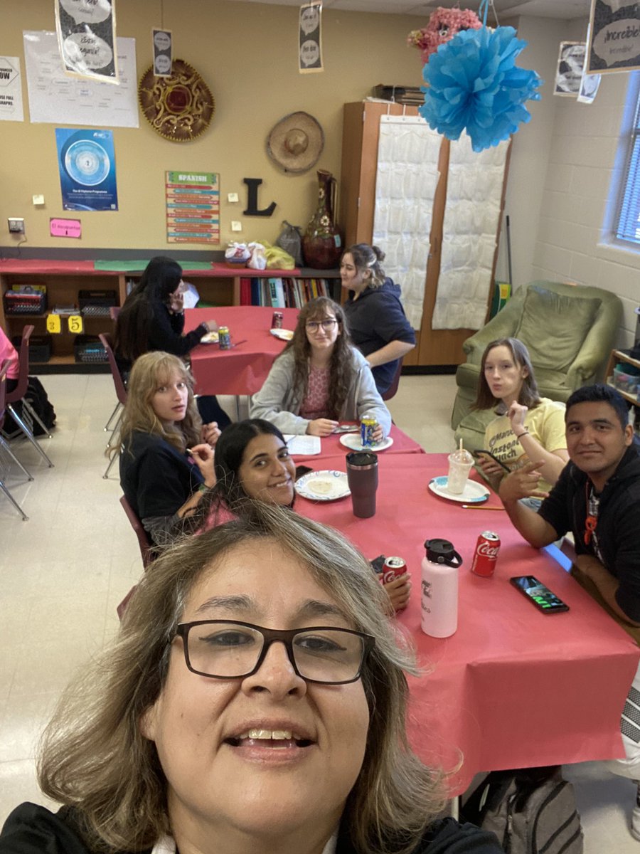 Mrs. Lozano tweet media