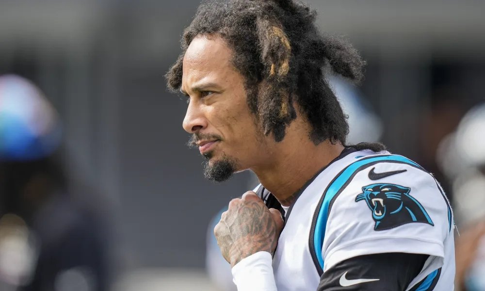 nflrums's tweet photo. #Panthers WR Robby Anderson reportedly is on the trade block.  Four possible teams fits for Robby Anderson #Patriots #Giants #Packers and #Ravens #NFLRumors https://t.co/Vn7s8Ph1sr