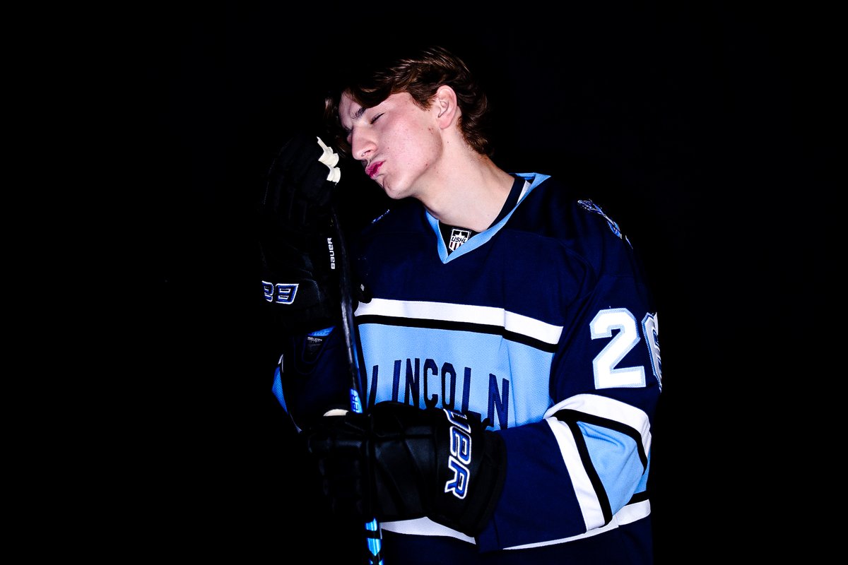 LincolnStars's tweet photo. Add Jared Mangan TO THE LIST! 🚨😤 It's 5-1 Stars at 15:54 in the 2nd https://t.co/ORqM3Zqsbz