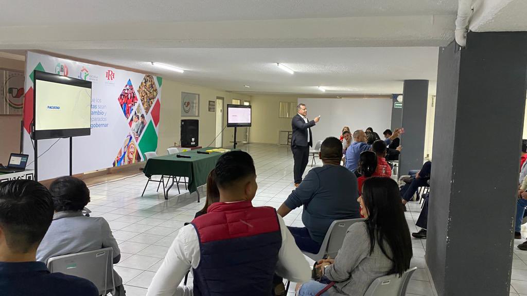IRHMichoacan's tweet photo. Esta mañana hicimos entrega de las constancias a quienes acreditaron el Curso-Taller “Manejo de crisis en redes sociales: herramientas de comunicación política”, en compañía de nuestra dirigencia estatal. 
#Revolucionarios https://t.co/C2Vj9LM31C