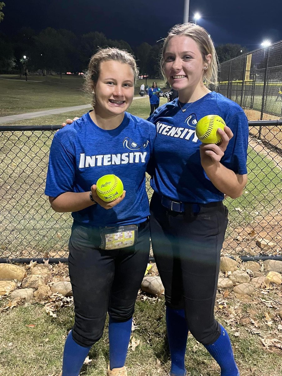 elitebatsjjw's tweet photo. Addison and Kyleigh go yard in game 3 tonight 💙💚
This makes 7 OTF home runs in three games! https://t.co/YfkPQX053S