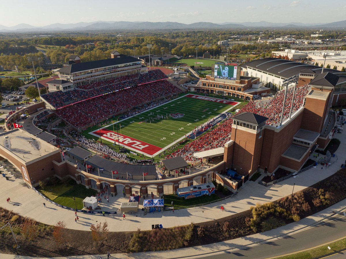 LibertyU's tweet photo. 4 Quarters of Fury this Homecoming!!! Drop some 🔥 in the comments to celebrate!
#LUHC22 #RiseWithUs #LibertyUniversity https://t.co/UjMo5LiwPw