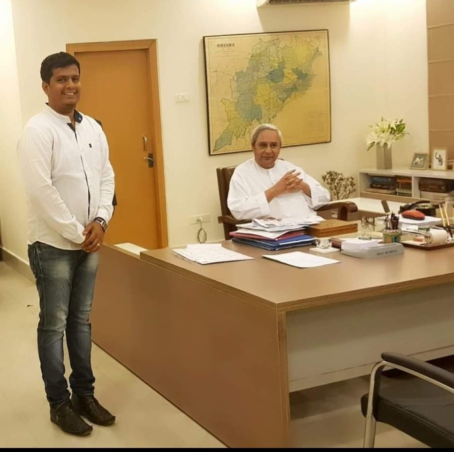 PurnenduBJD's tweet photo. ଏ ଓଡିଶା ମାଟିର ମହାନାୟକ, ପ୍ରତିଟି ଓଡ଼ିଆଙ୍କ ଆଦର୍ଶ, ବିକଶିତ ଓଡିଶା ନିର୍ମାଣର ବିନ୍ଧାଣୀ ମାନ୍ୟବର ମୁଖ୍ୟମନ୍ତ୍ରୀ ଶ୍ରୀ ନବୀନ ପଟ୍ଟନାୟକ ମହୋଦୟଙ୍କୁ ଜନ୍ମଦିନ ଅବସରରେ ଅଭିନନ୍ଦନ ଓ ଶୁଭେଚ୍ଛା ଜଣାଉଛି.ତାଙ୍କର ସୁସ୍ଥ ଓ ନିରାମୟ ଜୀବନ ପାଇଁ ପ୍ରଭୁ ଶ୍ରୀ ଲିଙ୍ଗରାଜଙ୍କ ଚରଣରେ ପ୍ରାର୍ଥନା କରୁଛି🙏 @Naveen_Odisha @CMO_Odisha https://t.co/0bAxdGe8BU
