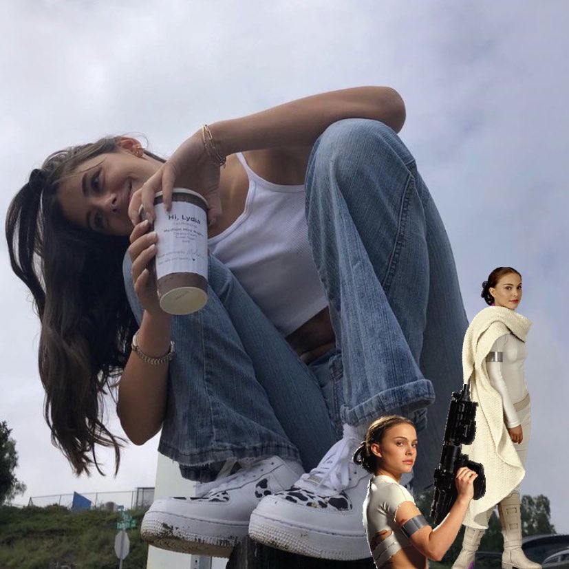 ATENÇÃO ATENÇÃO!

               senadora em ação!

Olá, eu sou a Padmé Amidala, sim aquela de star wars que é mãe dos gêmeos skywalker, to aqui procurando minha família, meus amigos e pra fazer uns novos também! Minha conta não é nova mas vocês podem dar rt e fav pra ajudar?<3