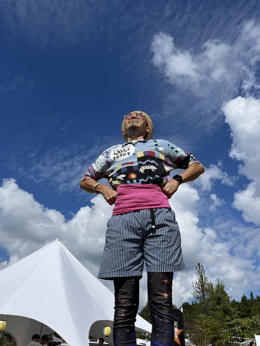 kinariya88's tweet photo. 到着したぜ！
#rainbowcamp
フワフワ遊具の前で
時間はサブステージの裏でやるよ！ https://t.co/UhxRns2dvY