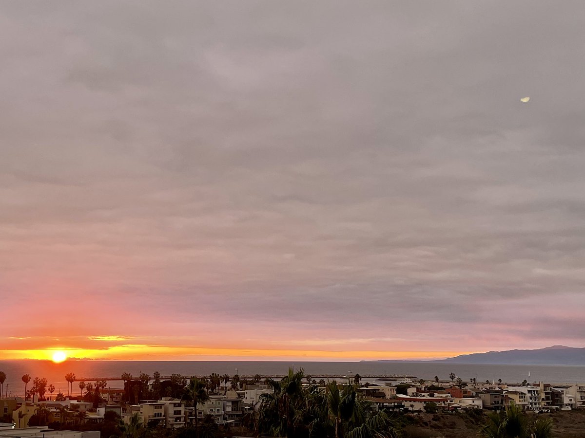 Hailey Winslow (@HaileyBWinslow) on Twitter photo 2022-10-16 01:53:47 Another couple of gorgeous sunset shots from viewer Darrell Preston! @FOXLA @foxweather #laweather #larain #cawx #fox11 Another couple of gorgeous sunset shots from viewer Darrell Preston! @FOXLA @foxweather #laweather #larain #cawx #fox11