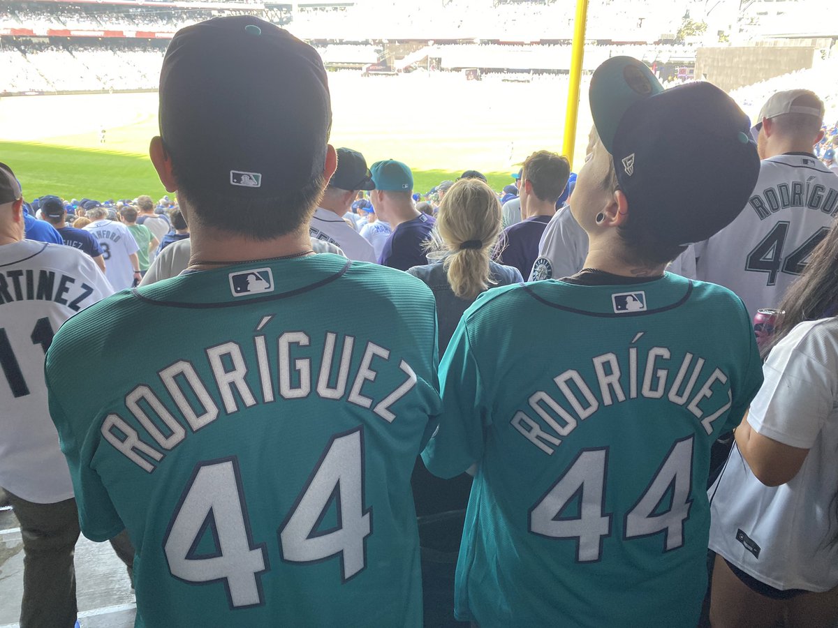 JDF131's tweet image. We dem boys. #Seattle #SEAusrise #postseaon #mariners #whereiroot #believe #postSEAson2022