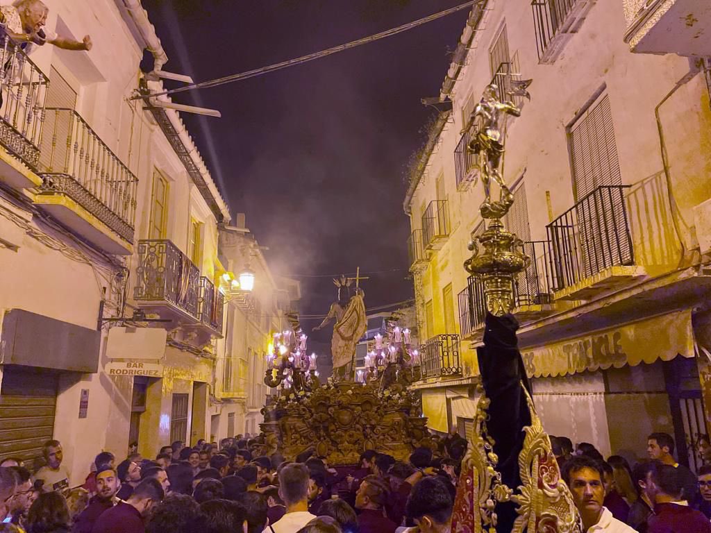 PasiondeLinares's tweet photo. 🎶 'Al oír el canto'... tras el Señor de @Resur_Estrella y ante su gente.

#PasiónDeLinares https://t.co/zrZcD7yHZ0