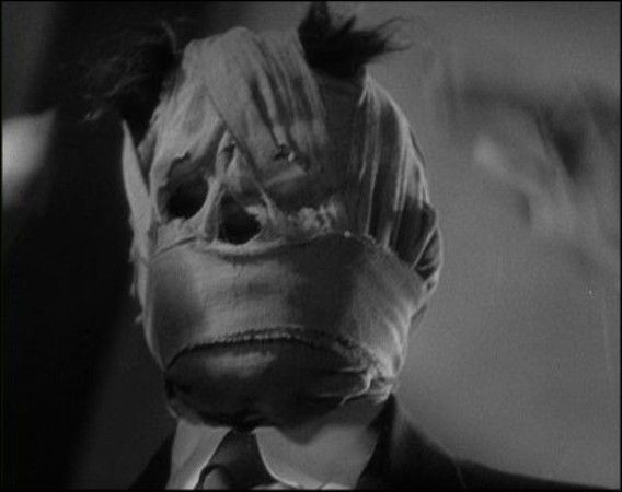 LionelTwigg's tweet photo. "Well goodbye Kemp, I always said you were a dirty little coward." The James Whale #UniversalHorrors are the best - mean, cruel with a black as midnight sense of humour making them so rewatchable today #31daysofhalloween #theinvisibleman https://t.co/63lFXMdtIK