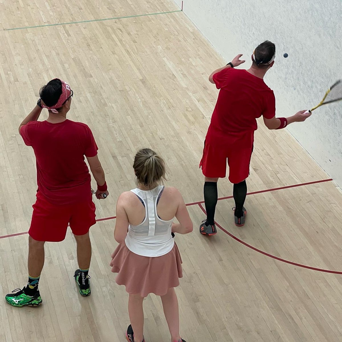 SquashRepublic's tweet photo. We started @WorldSquashDay with an epic 5 setter #Dubs match. I offered to stop at 2-2 (aka #TiedAtFun) but no!
@PhotozMr and I snuck out a win over @hsalemwalla and @lizpaigemacey 💥
#squashincanada
#squashinbc
#worldsquashday2022
#squashlife
#squadgoals
#squashislife https://t.co/CQ0vFDY0oH