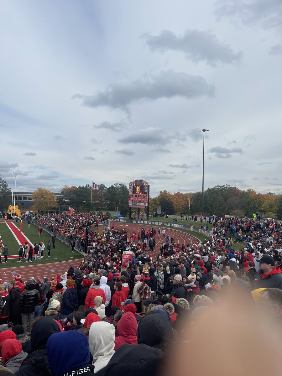 Samiyah_3's tweet photo. big thanks to @CoachKurt and the rest of the coaching staff for having me and my family today. big thank you to the girls also for showing me around the campus and some of the facilities. i had a great time at the football game also, really enjoyed myself. @FerrisWBBall. https://t.co/ZeLB52tt2p