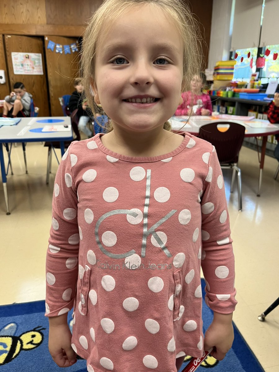 When one of your 1st graders realizes she’s wearing a digraph on her shirt!!!  She was soooo excited!!!! @KeyportELA <a href="/KPSDCurriculum/">KeyportELA</a>