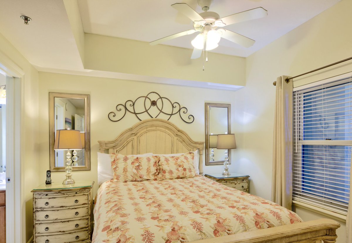 The One bedroom/One and a Half Bathroom units offer 900 square feet of space to sprawl out during your Destin vacation. This condo offers the added benefit of hallway bunk cubbies - designed perfectly for smaller members of the family - while also offering a Queen size bed in ...