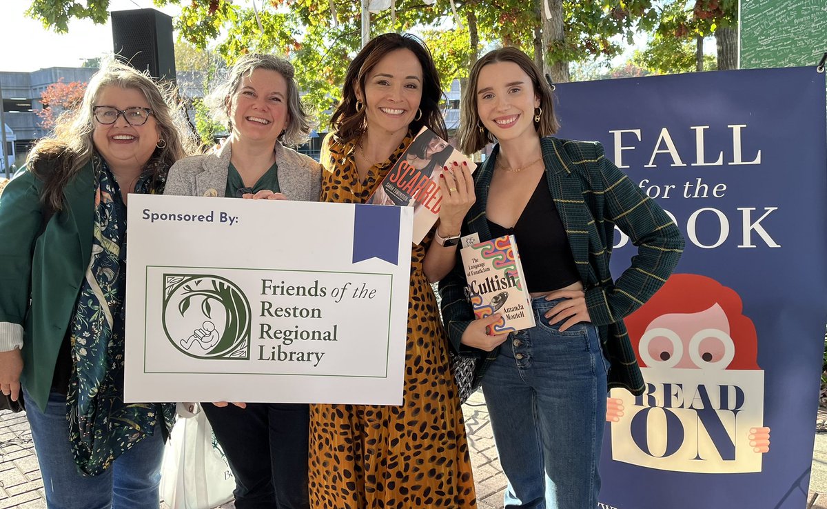 Sometimes our volunteers get to meet great #authors as they bring their work to the community!

The Friends of the Reston Regional Library were so happy to sponsor @FallfortheBook @sarahjedmondson & @AmandaMontell 

Thanks, @TheBookMaven for moderating a compelling conversation.