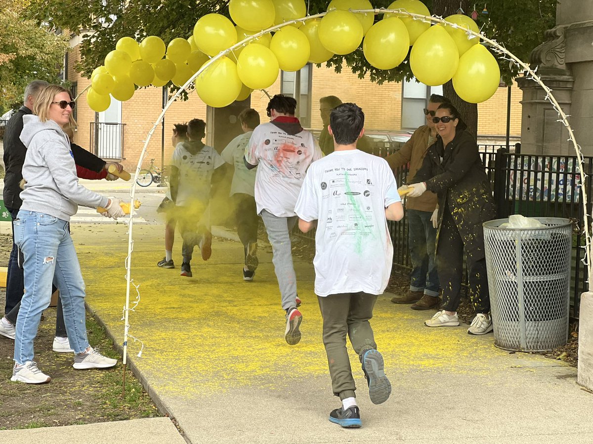 CoonleyES's tweet photo. Class of 2023 had a very special last Pride Stride. They cheered on our kindergarteners during their first Pride Stride and enjoyed a color run! 💙💛 #PrideStride @ChiPubSchools @NetworkCPS2 https://t.co/zPvceJr6uO