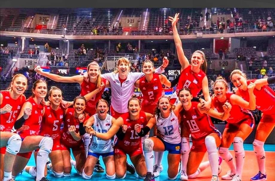 Serbki pokonały w finale mistrzostw świata w holenderskim Apeldoorn Brazylię 3:0. Obroniły tym samym tytuł, który po raz pierwszy w historii wywalczyły cztery lata temu w Jokohamie. MVP turnieu także drugi raz z rzędu została Tijana Bosković.🏆
#VolleyballWorldChampionship