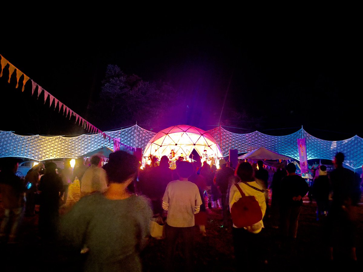 SyncKudo's tweet photo. 【 岐阜 RAINBOW CAMP ！！！】

ほんと気持ちいいフェス！

昨夜は #VJ 。

今日も色々、ご気軽にどうぞ。
　　
　工藤シンクのLIVEは11:15から。

　　　待ってます . みんな❗️❗️❗️
　https://t.co/sZVkXQRJeD

#RainbowCamp https://t.co/Mlb2PjB6Pq