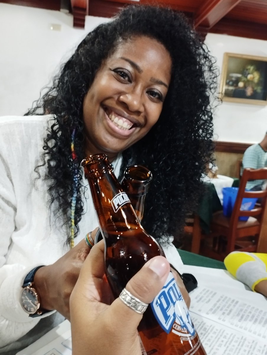 NegraConDreads's tweet photo. La dueña de este negro corazón hoy defendió su tesis doctoral ¡y por supuesto que aprobó!
Orgullosísima de ti, mi amor. ♥️ @YauryMG

¡Saluuuud! 🍻 https://t.co/fWH3zjYwZH
