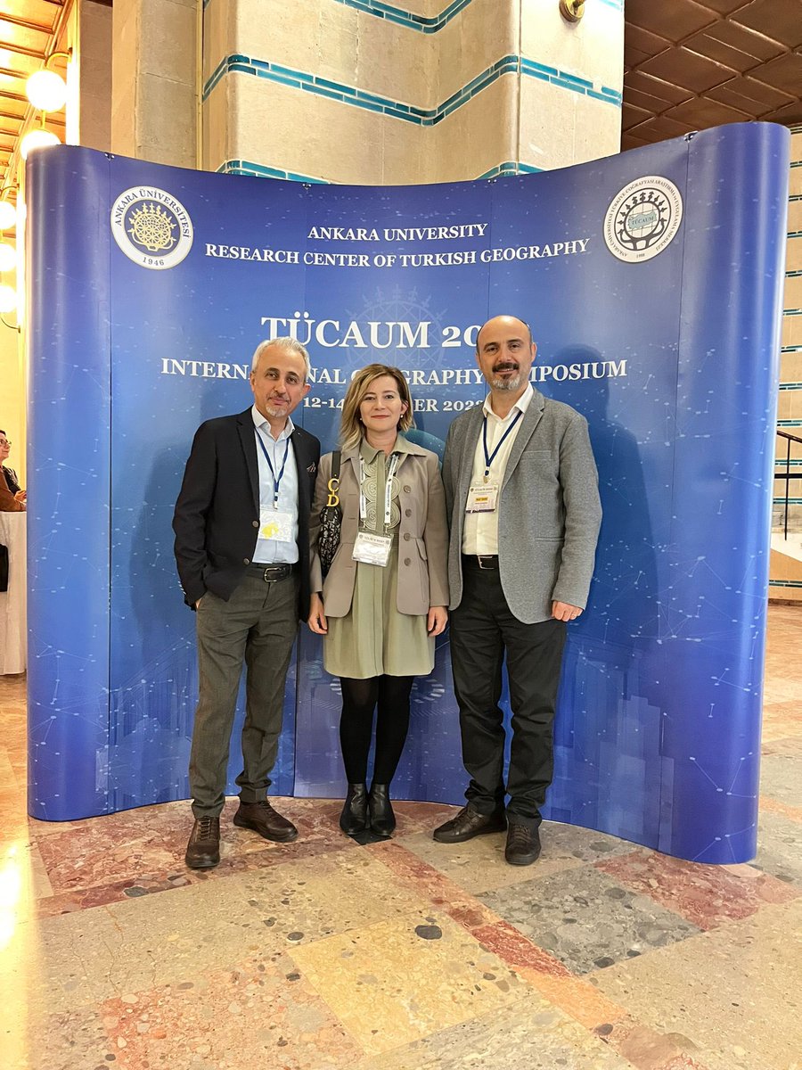 nuriyavan's tweet photo. @AU_TUCAUM Uluslarası Coğrafya Sempozyumu hem verimli hem de eğlenceliydi. @ceyda_kurtar ile #üçüncüyer üzerine, @RagipKalelioglu ile #mavikümelenme konusunda ve @mcansiz75 ile de #yaratıcısınıf üstüne üç çalışma sunduk. Ayrıca dostlar ve meslektaşlarla hasbihal ettik.#tucaum2022 https://t.co/0RviFkR74J