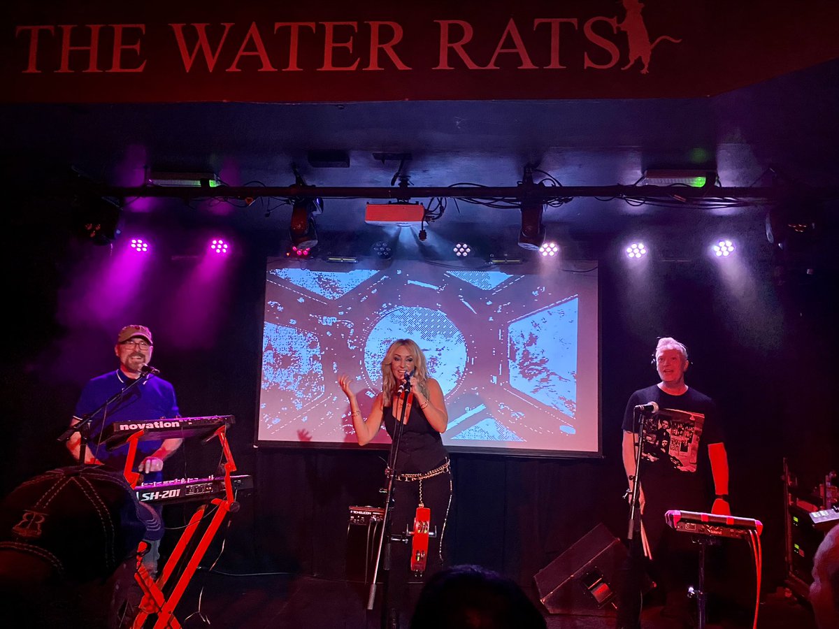 smeasures71's tweet photo. Great night at Water Rats in London with @ukcdmat and @mdlamutt watching a superb performance again by @TinyMagneticPet https://t.co/xIEZOavABw