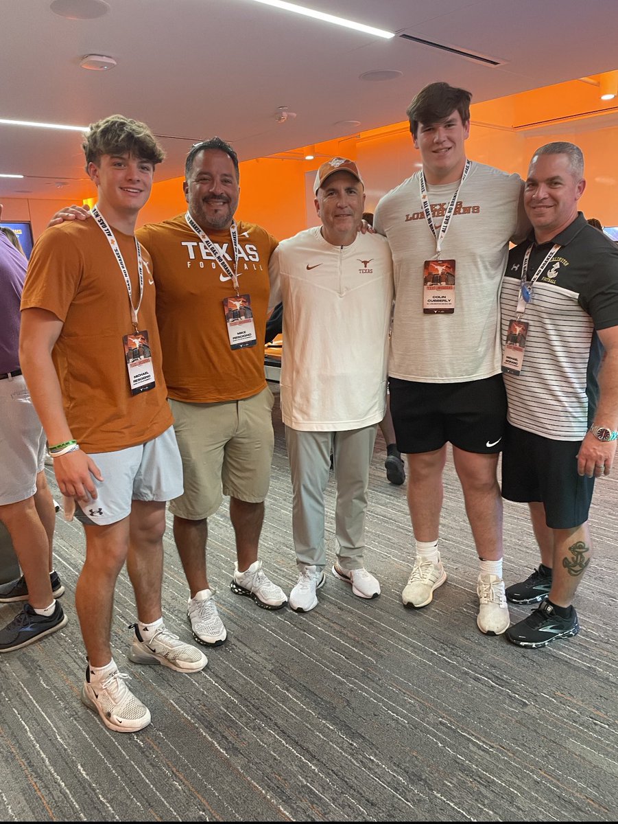 Had a great time today <a href="/TexasFootball/">Texas Football</a> Huge thank you to <a href="/CoachSark/">Steve Sarkisian</a> and <a href="/KJJFlood/">Kyle Flood</a> for having me!! <a href="/AdmiralFootball/">Coach Morano</a> <a href="/House55Mike/">Mike Rescigno</a> <a href="/Mikey_Rescigno3/">Michael Rescigno</a>