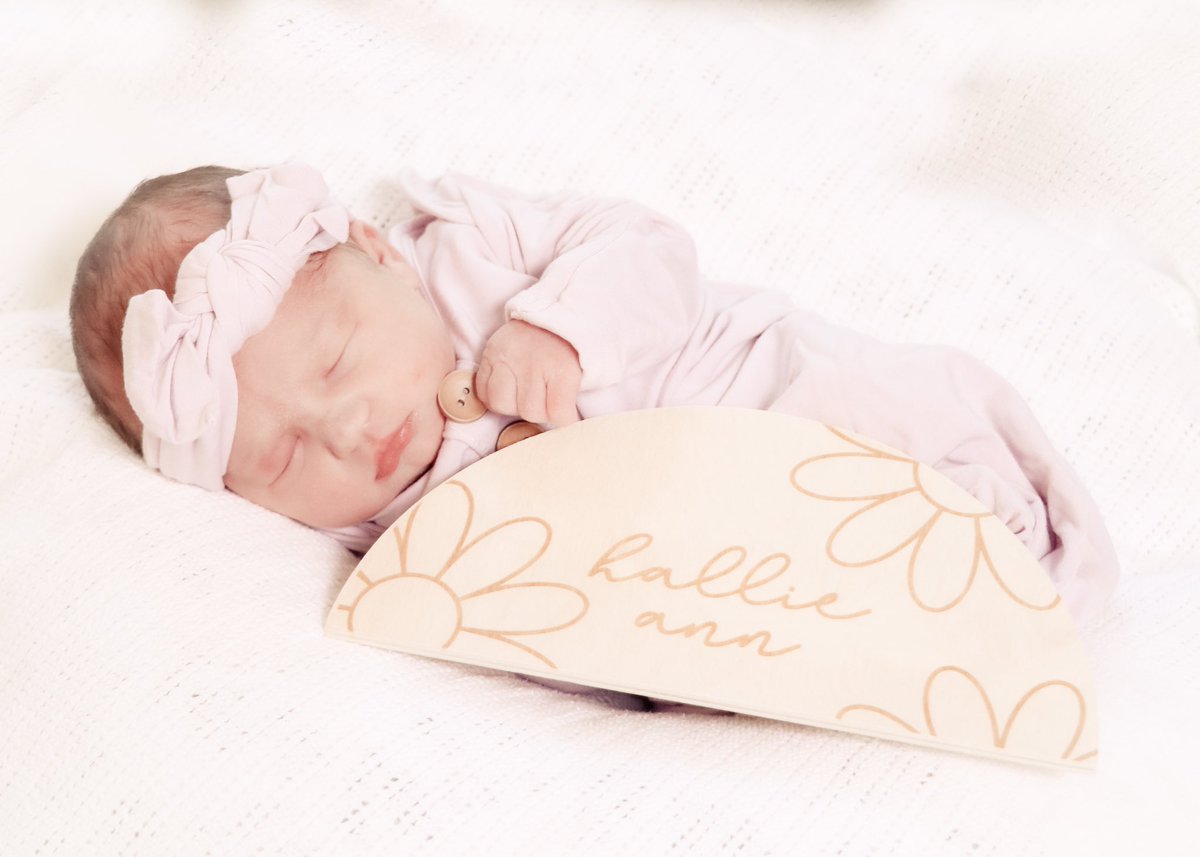 xEdge__'s tweet image. Yesterday my beautiful niece was born, I am now an uncle and couldn’t be anymore thankful. Welcome to the family Hallie Ann Everett. ❤️