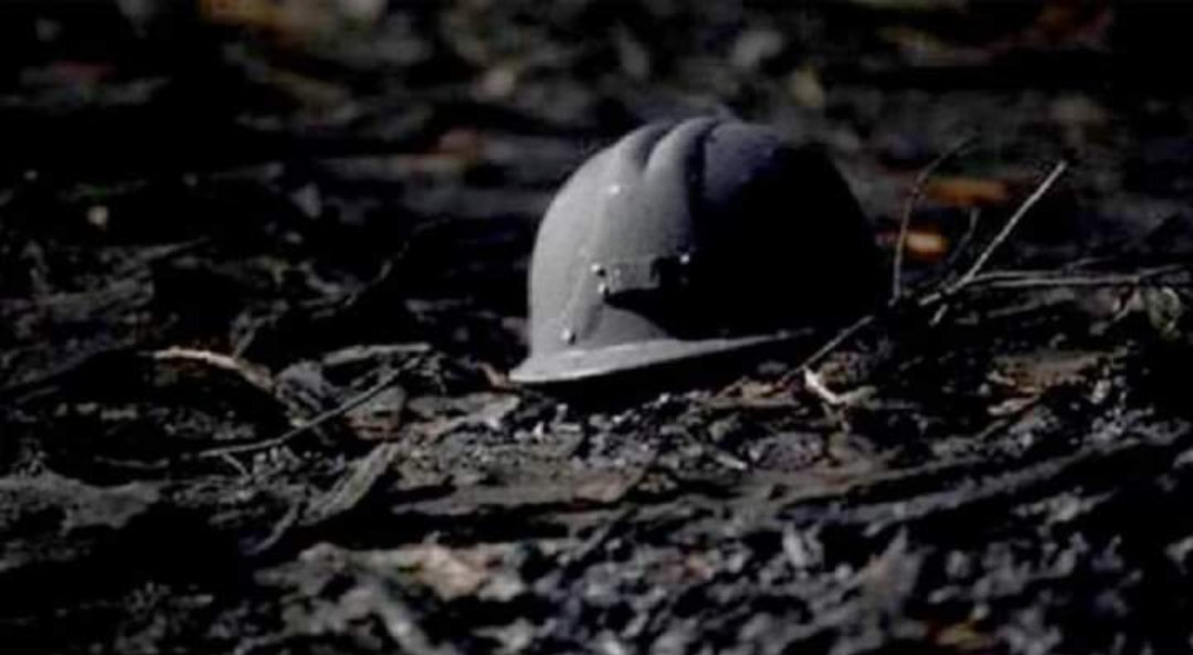 Hiçbir kömür ısıtamaz, babası maden de ölmüş çocuğun yüreğini..
28 Can🥀 #bartın #bartin #bartınmadenocağı