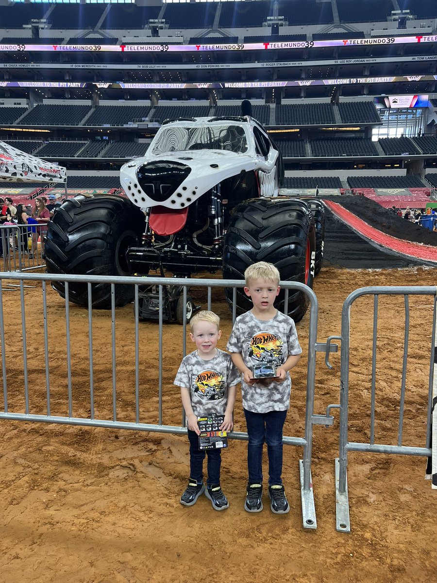 mellyreid's tweet photo. #monsterjam https://t.co/gkoM2mbGma