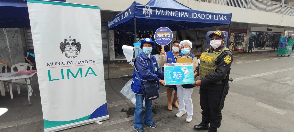 Minsa_Peru's tweet photo. En el Día Mundial del Lavado de Manos, el #Minsa, a través de #Promsa, la @DirisLC_oficial y representantes de la @MuniLima, desarrollaron la campaña "La Salud está en tus manos”, para sensibilizar a la población sobre la prevención de enfermedades y brindar servicios de salud. https://t.co/E8ou1a51Y8