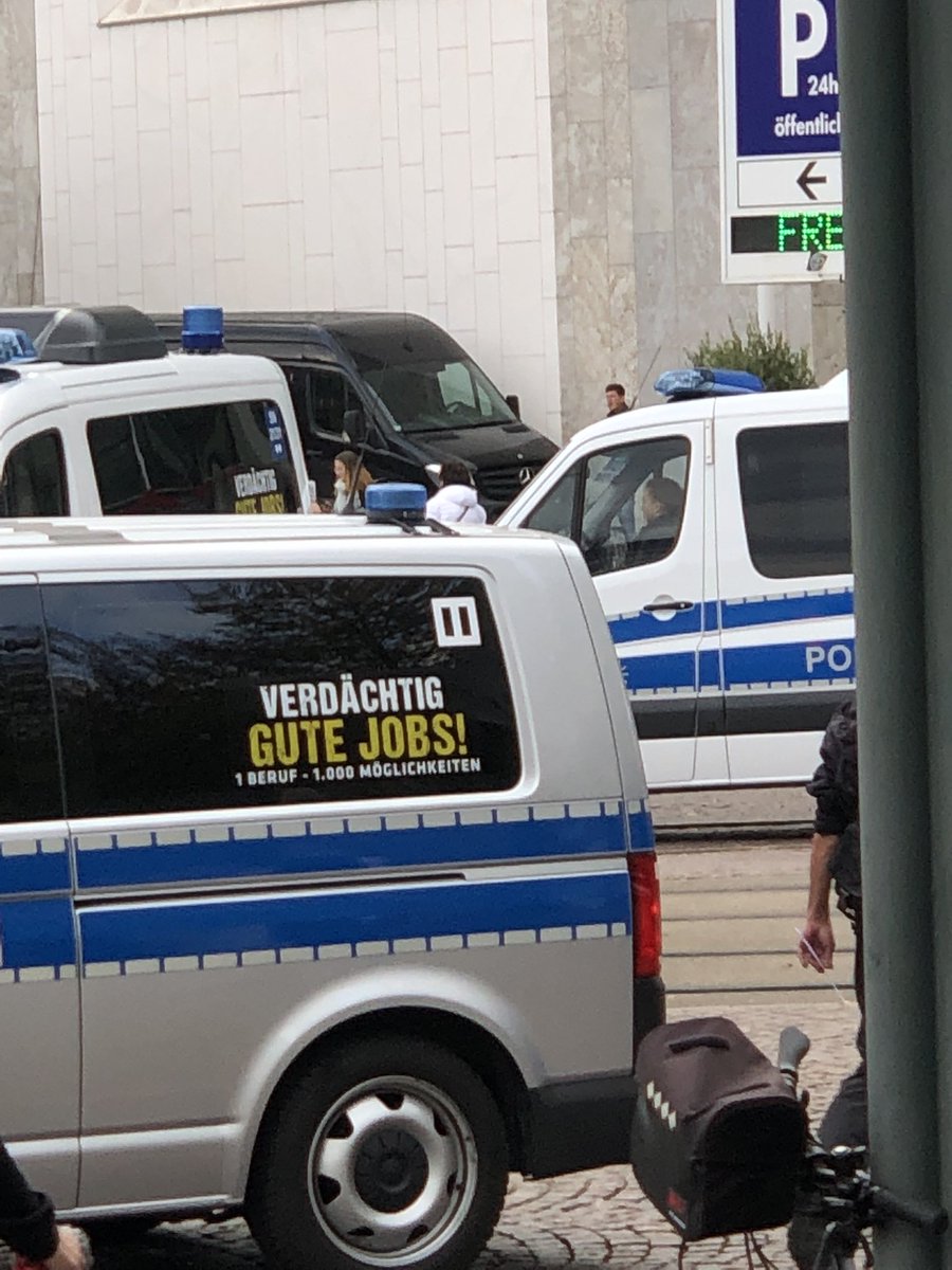 Zu den 1000 Möglichkeiten gehört übrigens unter anderem:

Fußballfans verprügeln
in rechtsextremen Chats sein
jeden wegen Gras hoch nehmen 
nur linke gegendemos einzukesseln
rassismus