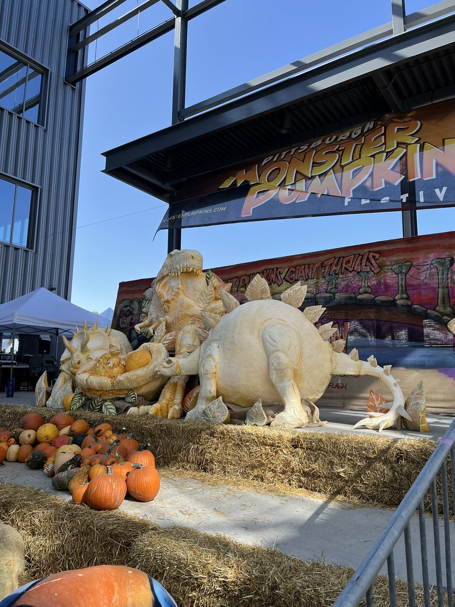 HigherEdMs's tweet photo. Very large pumpkins and fun today at the Monster pumpkin festival in Pitt. https://t.co/fqkQPlKfIh