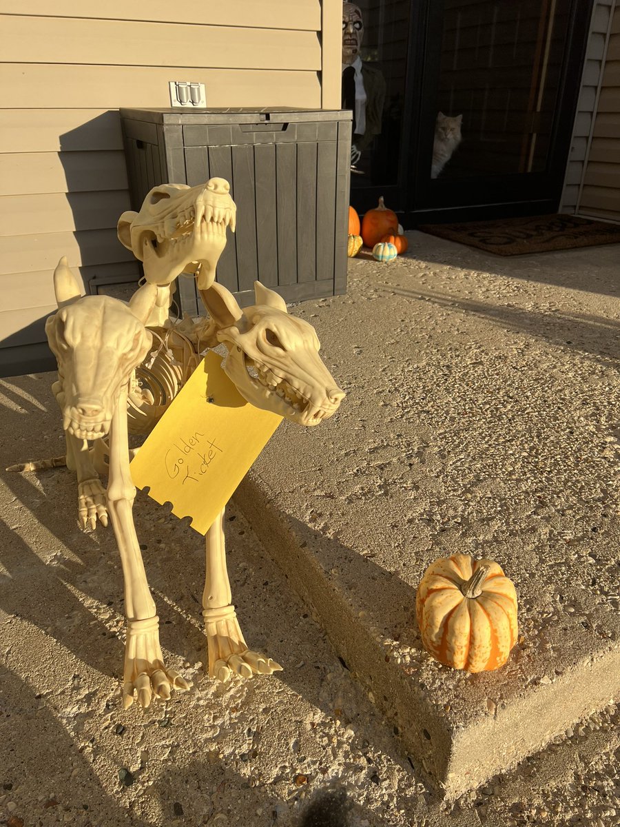 Scary Halloween decoration. Kerberos  &amp; a Golden Ticket 🤓