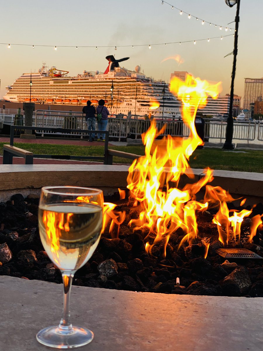LisasPointofVi1's tweet photo. October views from #Portsmouth #Virginia as #CarnivalCruiseLines departs from #Norfolk along the #ElizabethRiver from #LisasPointofView . @VisitNorfolkVA @cityofPortsVA @CarnivalCruise https://t.co/FyoqSqdjsx