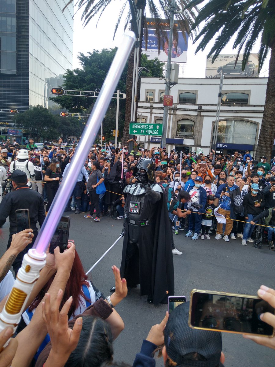 cristalito05's tweet photo. Euforia por el lado oscuro ... 😜 #StarWars #cdmx  🖤🤍 @caferrer30 https://t.co/kQIWacsiIq