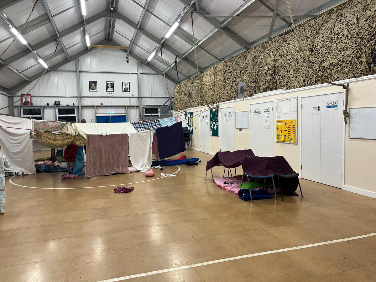 LintonDistrict's tweet photo. Linton brownies are building dens on their sleepover https://t.co/pSeTExP3P3