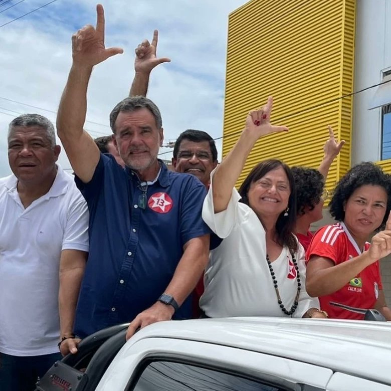 Davidson65's tweet photo. Um sábado intenso na região do #ExtremoSul e #CostadoDescobrimento! ✊🏼 O povo de #TeixeiradeFreitas, #PortoSeguro e #Itabela recebeu a comitiva de @Jeronimoba13 de braços abertos! #ABahiaTemLado ! https://t.co/mPU6YEHdxT