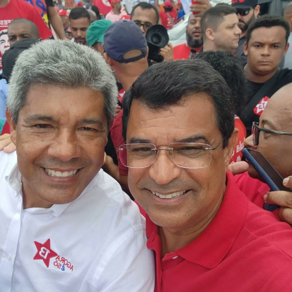 Davidson65's tweet photo. Um sábado intenso na região do #ExtremoSul e #CostadoDescobrimento! ✊🏼 O povo de #TeixeiradeFreitas, #PortoSeguro e #Itabela recebeu a comitiva de @Jeronimoba13 de braços abertos! #ABahiaTemLado ! https://t.co/mPU6YEHdxT