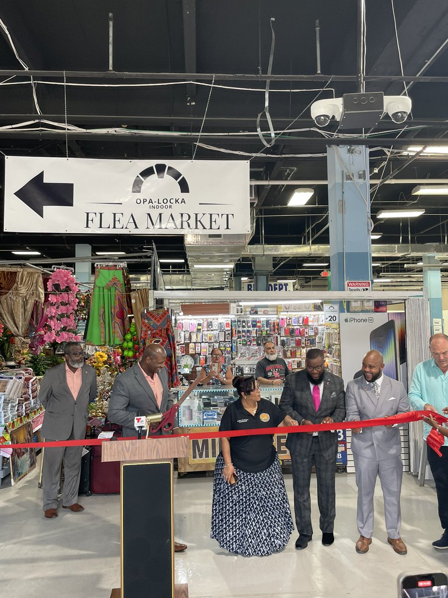 Happy to see the #Opalockaflea market transition to a new location. Proud of <a href="/Opalocka_FL/">City of Opa-locka</a> with great leadership and community focus. Congrats and glad to be apart of the continuation of this community asset that is the Opa-Locka Flea Market