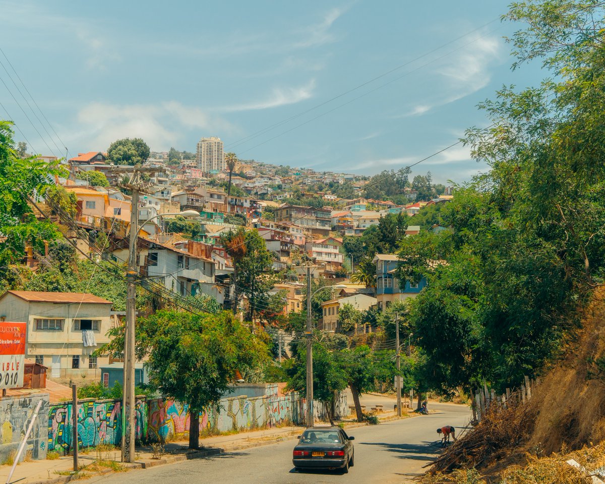 Sxmson's tweet photo. Colors of Valparaiso 🌈

#viajechile #travelphoto #Chile #NFTCommunity #nftarti̇st https://t.co/sqF0htygOY