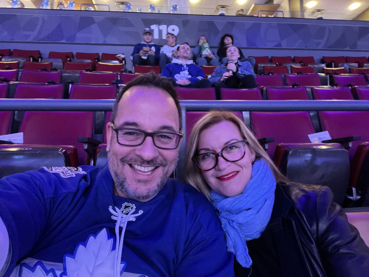 RobertMobilio's tweet photo. #LeafsForever Go Leafs Go! https://t.co/bamlLhZZ8A