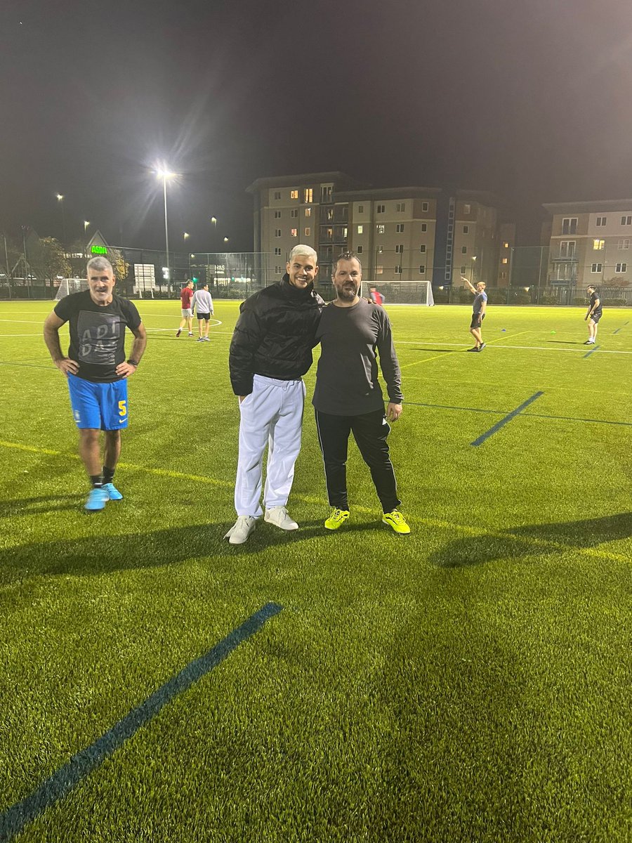 Bruno Guimarães e seu pai apareceram hoje na pelada que é organizada pela comunidade brasileira em Newcastle upon Tyne. 

🇧🇷 <a href="/brunoog97/">Bruno Guimarães</a>