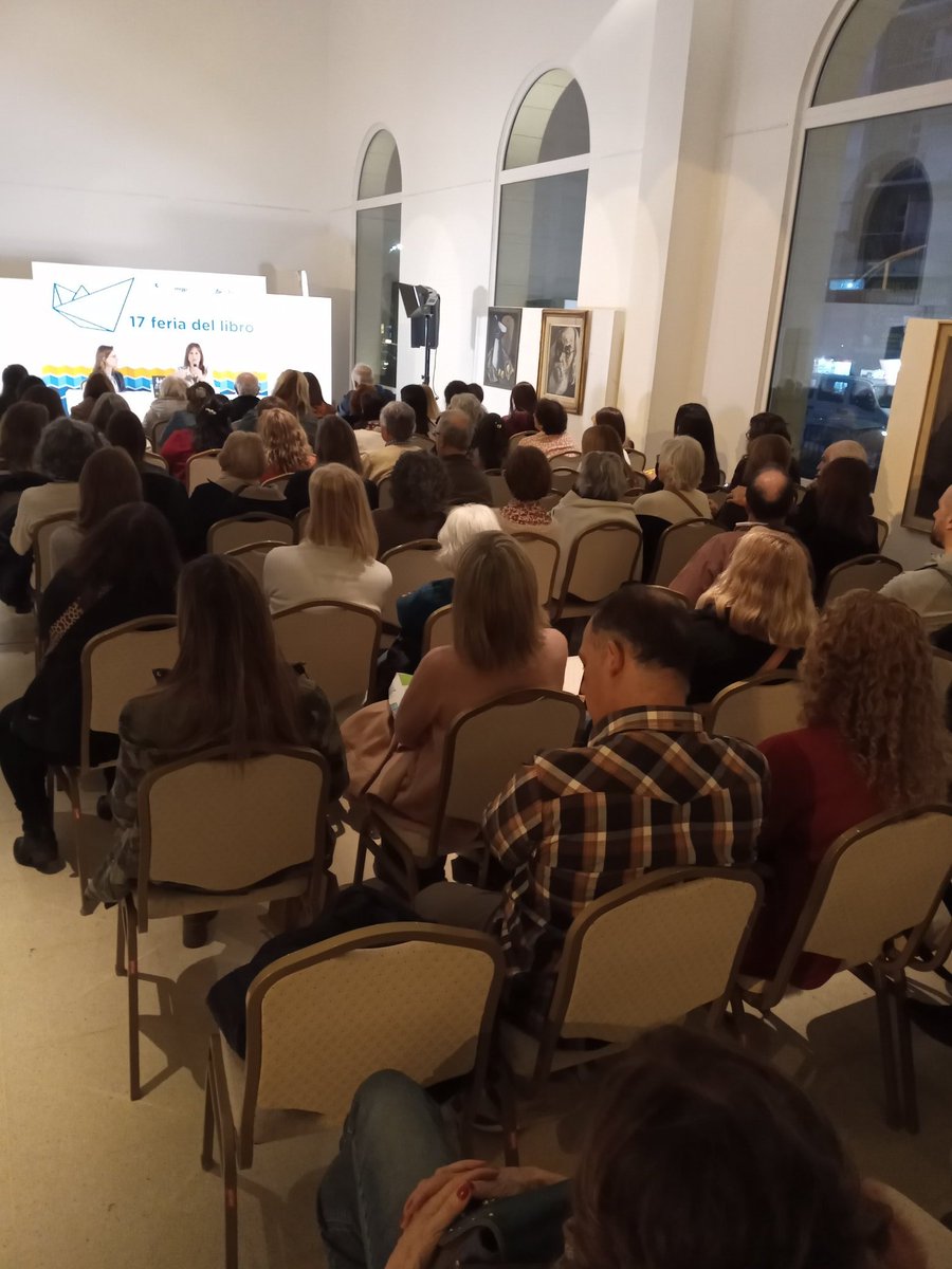 A sala llena, <a href="/GabrielaExilart/">Gabriela Exilart</a> presenta El susurro de las mujeres en la <a href="/FeriaLibroMdP/">Feria del Libro MdP</a> en una entrevista a cargo de <a href="/clauroldosmdp/">Claudia Roldós</a>