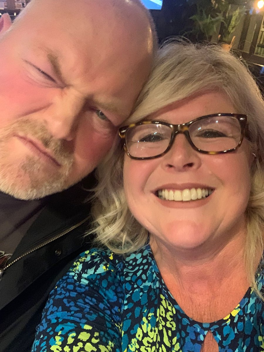 lisa_peebs's tweet photo. 29th wedding anniversary eve #hethinkshelookswellard https://t.co/hbNGRYoXae