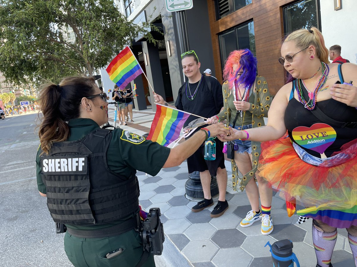 OrangeCoSheriff's tweet photo. π³οΈβπ So much love today at @OrlandoPride! We were proud to walk with @OrlandoPolice & @GOALcfl π³οΈβπ
#KeepDancingOrlando #COWP #Pride #OutToMakeADifference π https://t.co/RamlLulWJ0