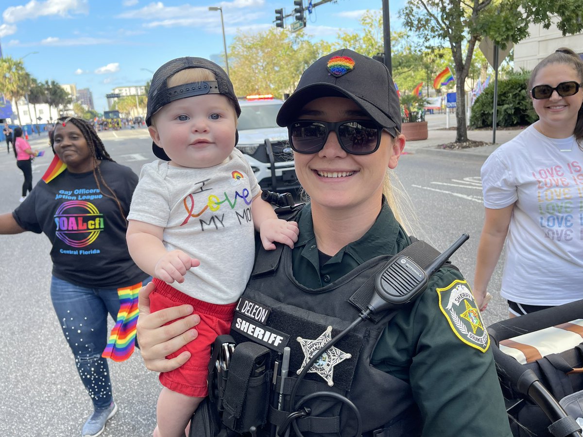 OrangeCoSheriff's tweet photo. π³οΈβπ So much love today at @OrlandoPride! We were proud to walk with @OrlandoPolice & @GOALcfl π³οΈβπ
#KeepDancingOrlando #COWP #Pride #OutToMakeADifference π https://t.co/RamlLulWJ0