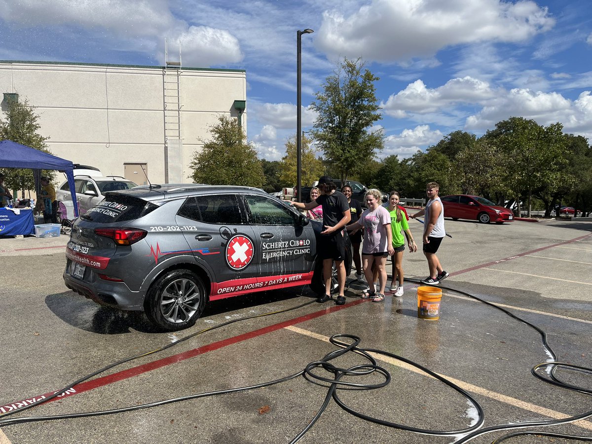 A big THANK YOU to SCHERTZ CIBOLO ER for hosting SC Project Graduation Car Wash today.
💙💛💙We love Mrs.Husted!