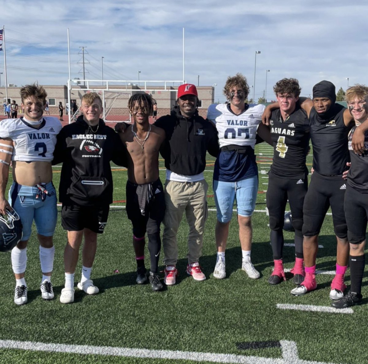 These <a href="/TeamFullGorilla/">Team Full Gorilla</a> boyz balled out today 23’ ATH <a href="/treystott/">Trey Stott</a> 23’ ATH <a href="/dean_chisolm/">Dean Chisolm</a> 24’ ATH <a href="/Alex_Jordan87/">Alex Jordan</a> 24’ ATH <a href="/AustinBowker3/">Austin Bowker</a> 23’ ATH <a href="/deandrehorn9/">DeAndre Horn</a> &amp; 24’ DB <a href="/WRosenmeyer/">Will Rosenmeyer</a> even 23’ LB <a href="/StagnerBrennen/">brennen stagner</a> &amp; alum @Seyi4Oladipo came to checkout the boyz today🦍🏈💯 #ballers #OAGAAG