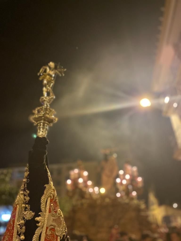 PasiondeLinares's tweet photo. 🎶 La cadencia del Señor de @Resur_Estrella surca por las calles veleñas. 'Pater Aeternum' suena tras Él.

#PasiónDeLinares https://t.co/Fe3sFopGmX