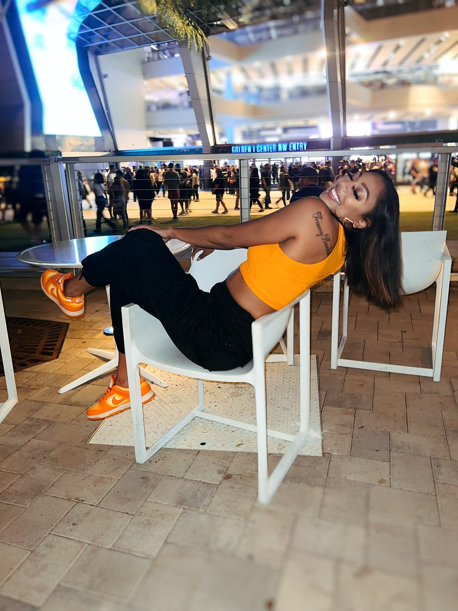 deeeeeevo's tweet photo. golden one ✨ https://t.co/IGcahzavCC