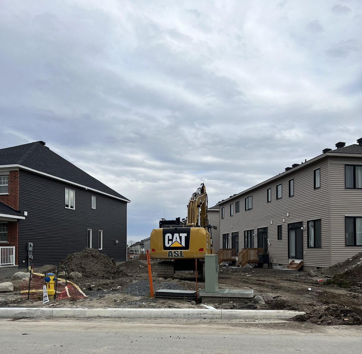 ebrahim_sadaf's tweet photo. Today we canvased at Famelfower Street, the new development area. Over the few years, Barrhaven west has grown rapidly- lots of new subdivisions, we need safe &amp; efficient infrastructure. #electsadaf. #barrhavenwest. #votesadaf. #Ward3. #ottcity. #Nepean. #MyBarrhaven. #Ottawa. https://t.co/odxSfXY2zo
